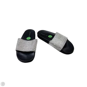 Sandals Flats By Madden Girl In Black & Silver, Size: 9.5